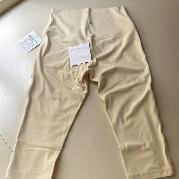 Lululemon Buttercream Crop Align Leggings 17” Size 8 - Picture 5 of 10